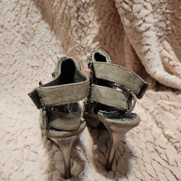 Sam Edelman Tan Heeled Shoes with Artistic Detailing - Picture 4 of 10